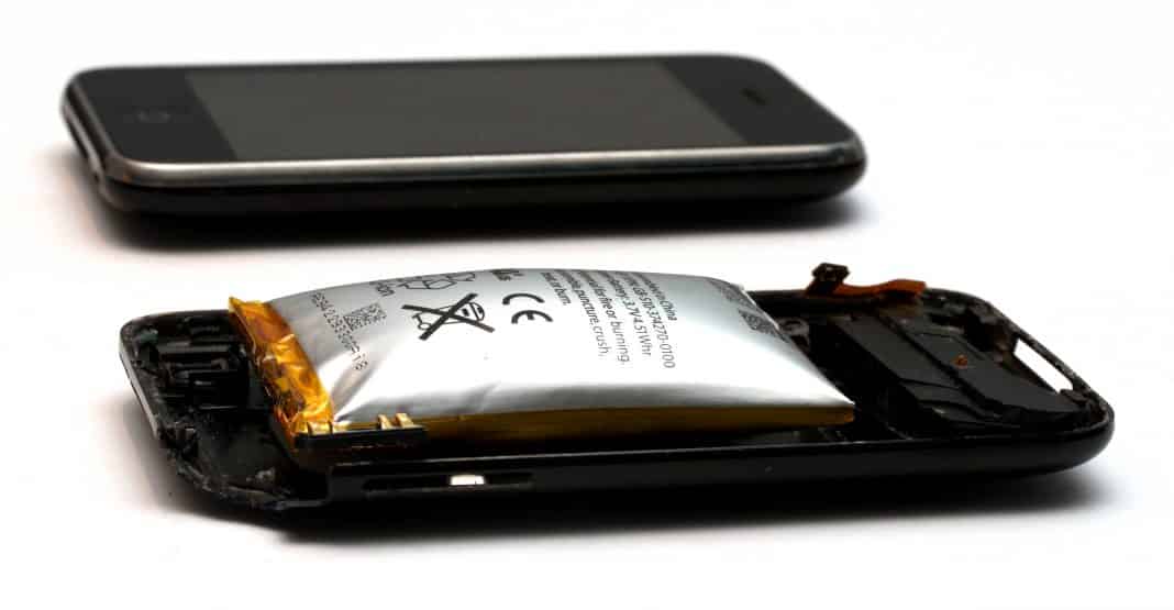 4 Tanda-Tanda Baterai iPhone Bocor