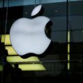 Warren Buffett Jual 50% Saham Apple, Tumpukan Uang Kas Menggunung