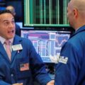 Wall Street Pesta Pora, Nilai Apple Cs Naik Rp 13.000 T dalam 24 Jam