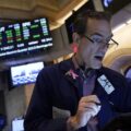 Trump Beri Ancaman Baru ke Uni Eropa & Apple, Wall Street Berguguran