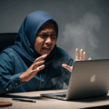 Kenapa MacBook Cepat Panas? 7 Penyebab Utamanya