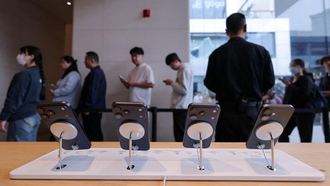 Warga China Malas Beli HP Baru, Tapi Berebut iPhone 17